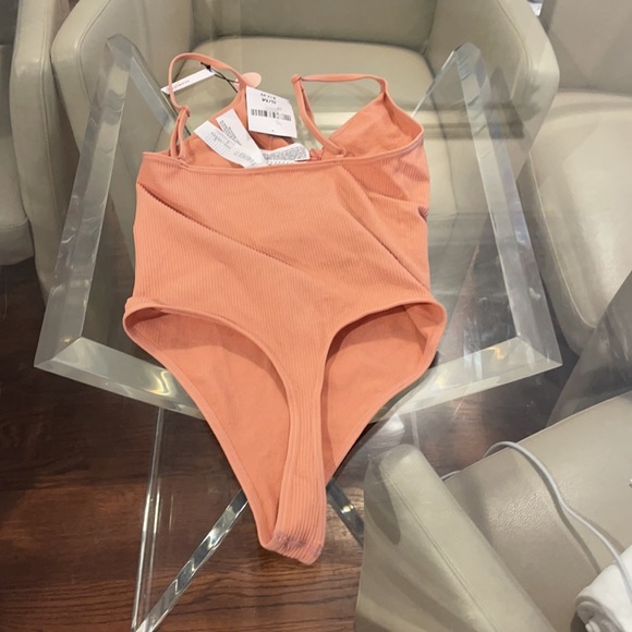 Forever 21 peach adjustable ribbed sleeveless bodysuit NWT small - medium - Picture 3 of 3